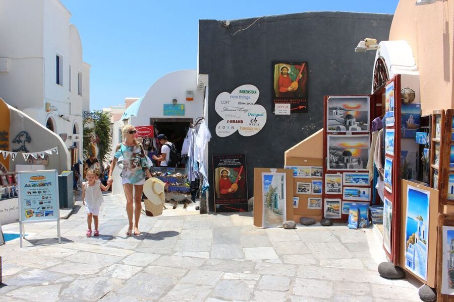 1-Day Boat Trip: Santorini Volcano, Thirassia & Oia Sunset - Guide quality is the real engine of this tour