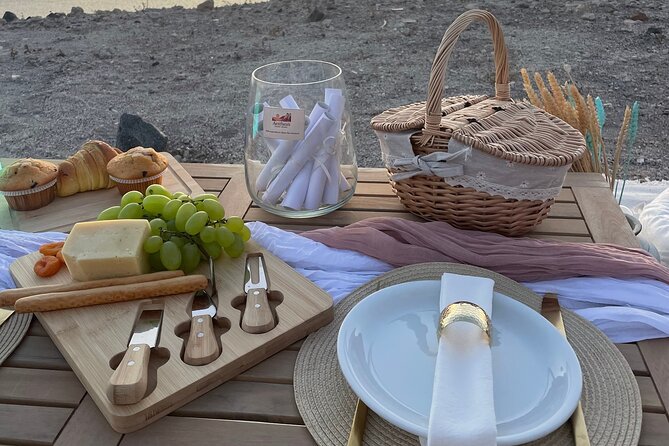 Aesthesis Sunset Picnic – Caldera View Edition - Sunset Picnic Timing: What 2 Hours 30 Minutes Feels Like