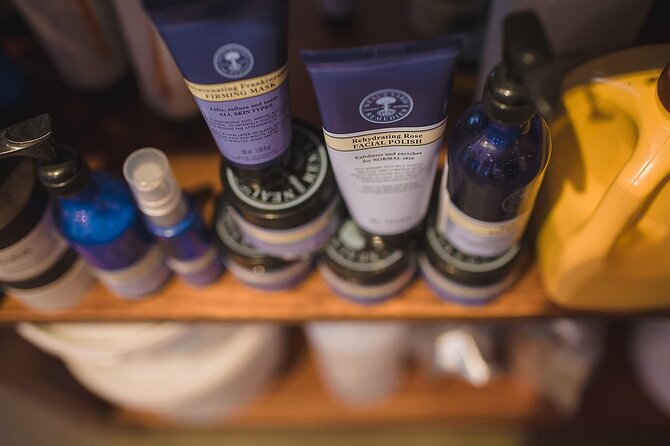 Akrotiri: Couples' Aromatherapy Massage - Included Amenities That Make It Feel Complete