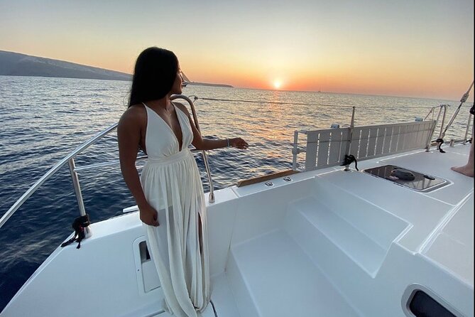 ALL-INCLUSIVE: Santorini Caldera Cruise with Greek Meal & Drinks - Sunset Toward Ammoudi: Amoudi Bay Views With Oia in Frame