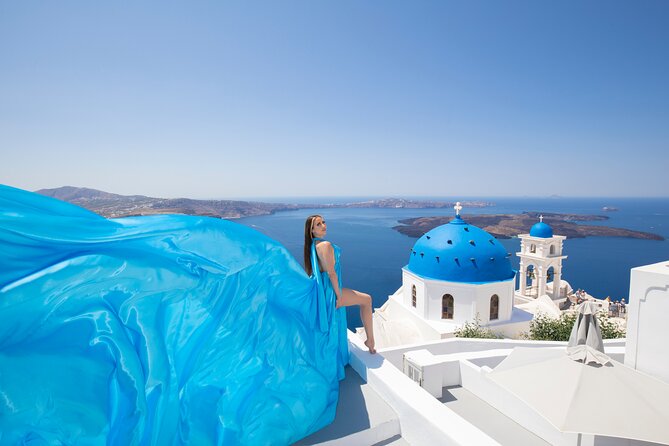 Amazing Flying Dress Photoshoot in Santorini - Dressing room comfort in Santorini: A/C and mirror time