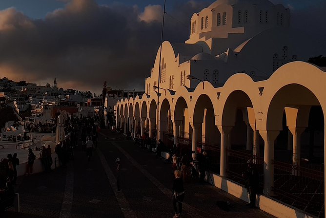 Amazing sightseeing in Santorini - Getting Picked Up in Comfort (Air-Con, Water, Mobile Tickets)
