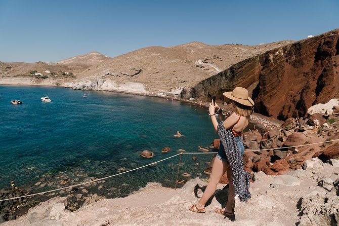 Archaeological Bus Tour To Akrotiri Excavations & Red Beach - Red Beach Viewpoints and Akrotiri Bay Time: Color, Heat, and Choice