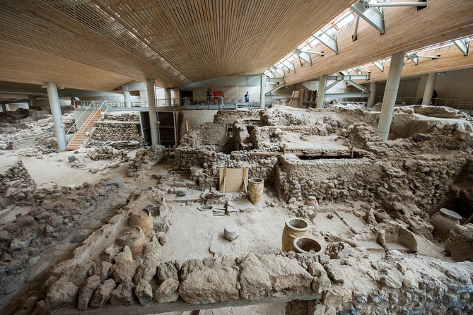 Archaeological Bus Tour To Akrotiri Excavations & Red Beach - Guides and Drivers: What Makes This Tour Feel Like More Than Transport