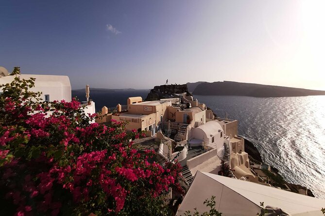 Authentic Santorini: A Self-Guided Audio Tour of Oia - How VoiceMap makes the Oia route feel easy: download, then walk