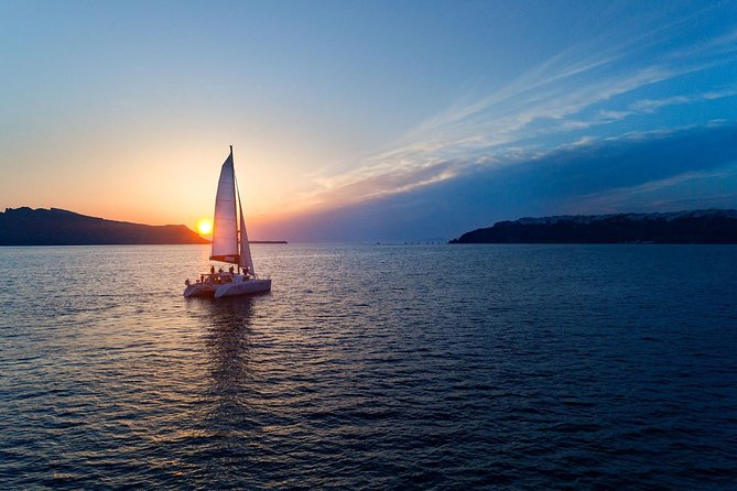 Caldera Cruise with Swim Stops, BBQ on board and drinks! - BBQ lunch and drinks onboard: value you can taste