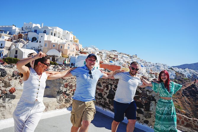 Enchanting Santorini A Journey Through History and Scenery - Key points at a glance