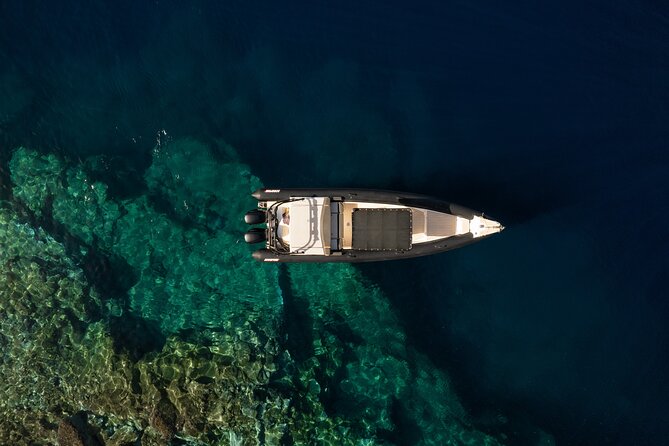Exclusive cruise experience in Santorini - The captains make the day: clarity, flexibility, and smart swim spots