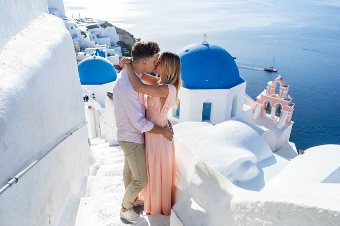 Exclusive Photo Session - 1hour - Oia’s Photo Route: Main Street to Caldera Views and Blue Domes
