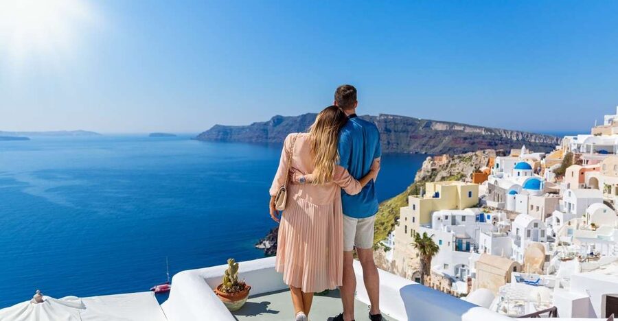 Fira: Traditional Villages Guided Day Trip with Oia Sunset - Akrotiri: The Minoan City That Looks Like It’s Still Waiting