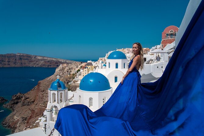 Flying Dress Photoshoot in Oia Private entry to Blue Dome - Arriving Near the Bus Stop to Fira in Oia (and Why That Matters)