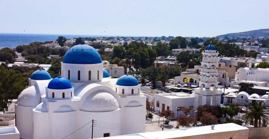 From Fira: Santorini Highlights Minibus Tour with Oia Sunset - Megalochori’s cobblestones, white houses, and bougainvillea