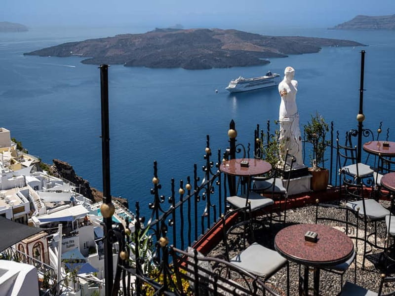 From Heraklion Santorini Guided Day Tour - Guided by coach: the value of context, not just transportation