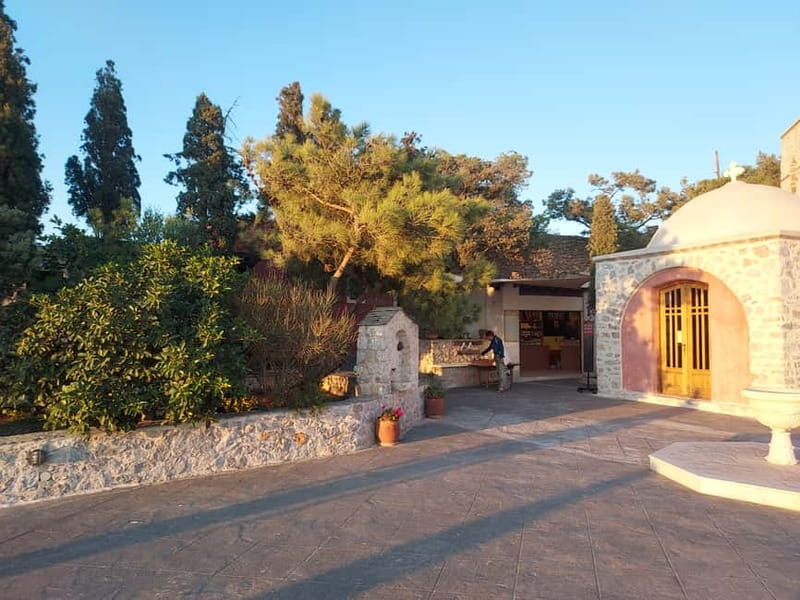 From Oia & Thera: Santorini Villages Guided Tour with Pickup - The Underground Labyrinth Wine Museum: an unexpected twist