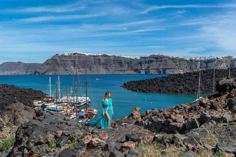From Santorini: Volcano Cruise With Oia Sunset - Oia’s 2–3 hours: wandering alleys and timing the sunset
