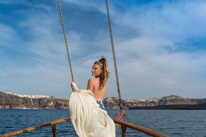 Full Day Boat Tour to Caldera Islands & Sunset in Oia by bus - Volcano hiking on Nea Kameni: your 5€ entrance fee in plain terms