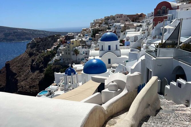 GreekAmerican guide Themistoklis to tour beautiful Santorini. - Key reasons this Santorini tour works well