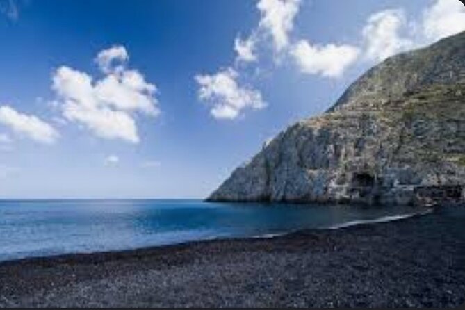 GreekAmerican guide Themistoklis to tour beautiful Santorini. - Akrotiri and local landmarks: history and everyday island details