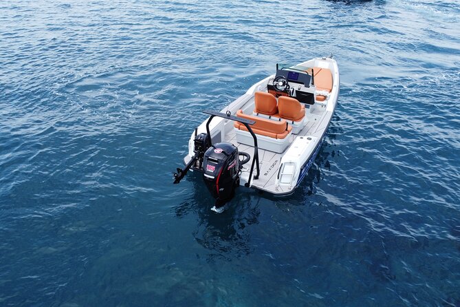 Half Day Saxdor Boat Rental in Santorini - The 115hp Saxdor feel: how power changes your half-day