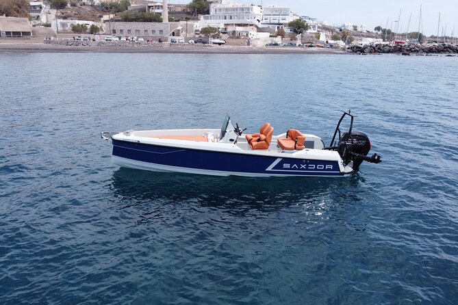 Half Day Saxdor Boat Rental in Santorini - On-board comfort: snacks, ice, and the small tech details that help
