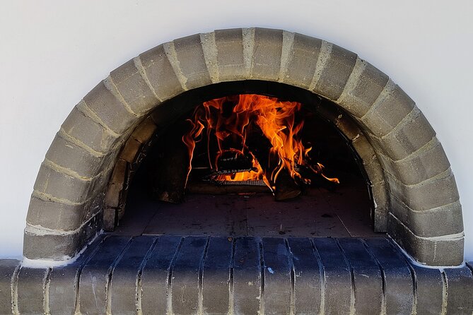 Half-Day Traditional Micro Restaurant in Santorini - The Main Event: Kontosouvli and Patates Lemonates (Wood-Oven Comfort)
