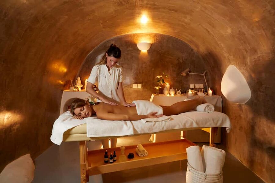 Imerovigli: Aromatherapy Couples’ Massage - Aromatherapy full-body massage, side by side with your partner