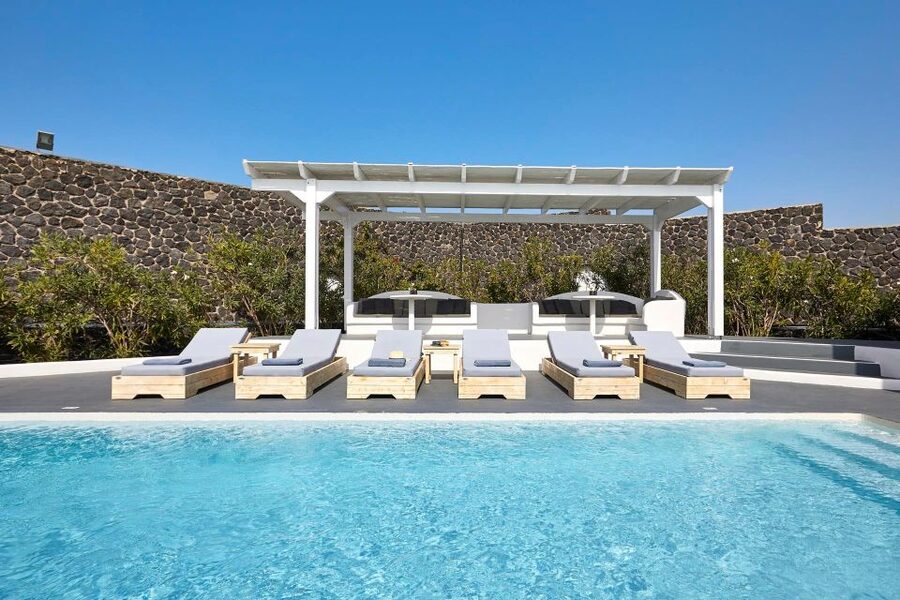 Imerovigli: Aromatherapy Couples’ Massage - Outdoor pool access: nice add-on, not something to count on