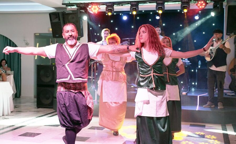 Kamari: Greek Show, Buffet Dinner, and Drinks at Dimitris - The Staff, the Flow, and the Atmosphere You Can Feel