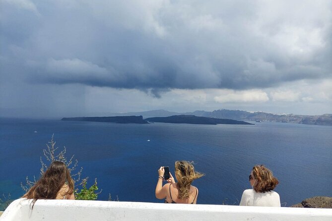LA TRANSFER Santorini Private Services–From Airport & Port - From airport or port to hotel: the simple plan that saves your energy