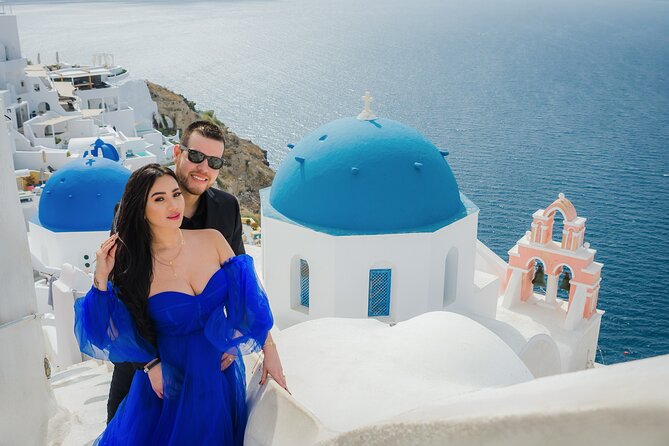 Memories of Santorini - Photoshoot in Oia - How to dress, where to stand, and how not to hate your first photos