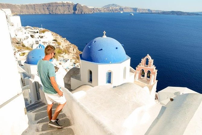 Oia Sunset and Traditional Villages Full Day Tour - Perissa Black Sand Beach: lunch time with real downtime
