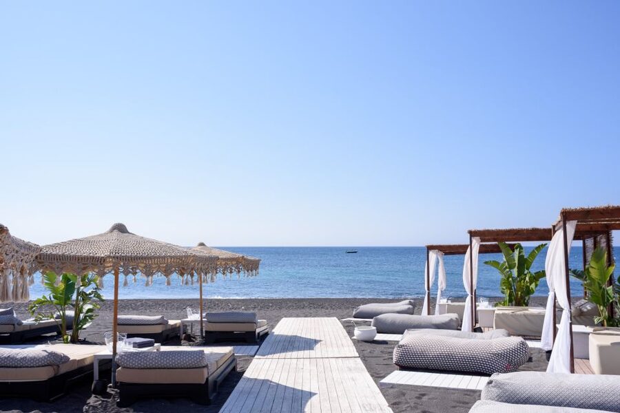 Perivolos Beach: Sun-Bed Experience FortyOne Bar Restaurant - Your Beach Day Schedule: From 10:00 AM Service to a Relaxed Lunch