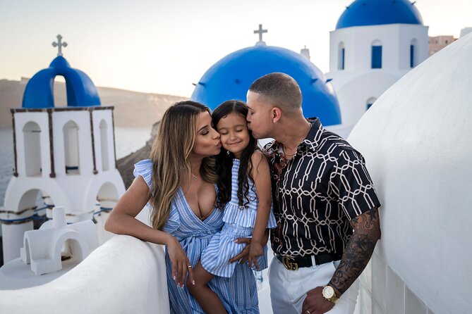 Photoshoot in Santorini Oia - Why a 30-Minute Oia Shoot Works in Real Life