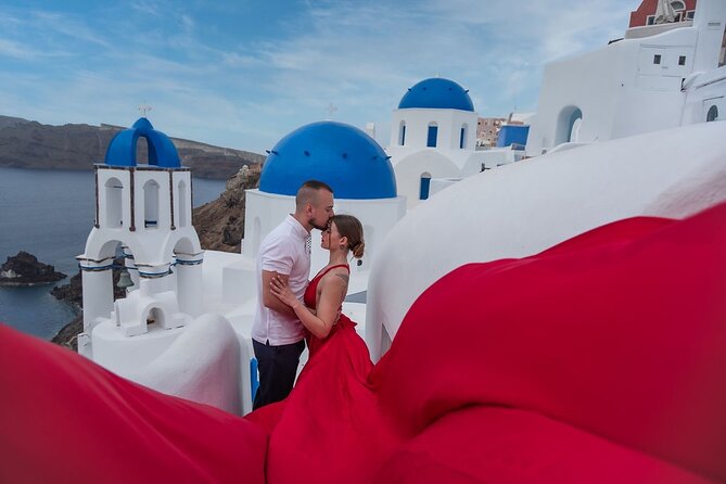 Photoshoot in Santorini Oia - Timing in Oia: Pick the Right Light or You’ll Fight the Sun