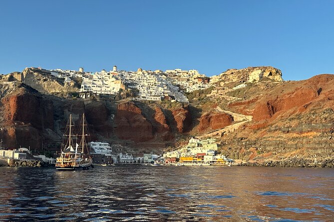 Private Caldera Cruise with Motor Yacht in Santorini - Your 5-hour game plan: volcano, Red Beach, and White Beach