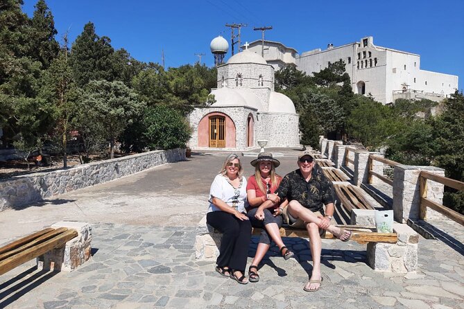 Private Classic Santorini Panorama: Visit the most popular destinations! - Megalochori: the quieter village break with cave houses