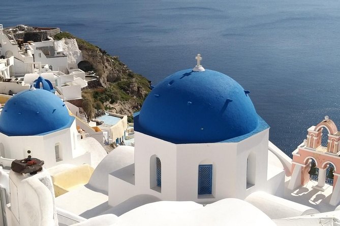 Private Classic Santorini Panorama: Visit the most popular destinations! - Lighthouse at the southwest edge: fewer people, big cliff energy