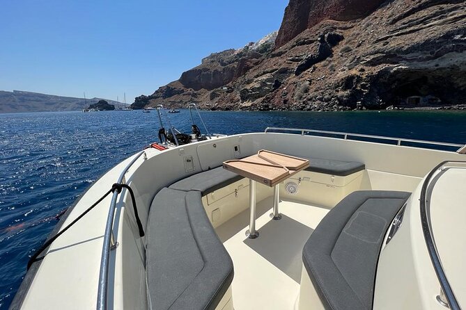 Private Full-Day Motor Yacht Cruise with Meal, Open Bar+Transfers - Oia and Ammoudi Harbour: how this cruise handles sunset light