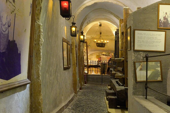 Private Half Day Tour with Wine Tasting in Santorini - Who this private half-day tour fits best