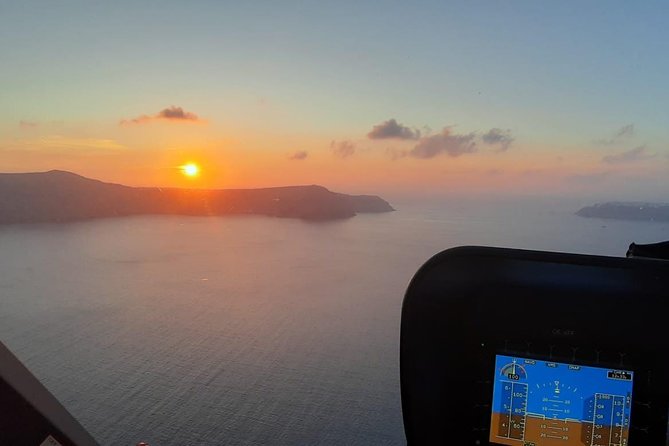 Private Helicopter Tour Santorini 20 minutes - up to 4 passengers - Meeting in Exo Gonia and Getting Ready Fast