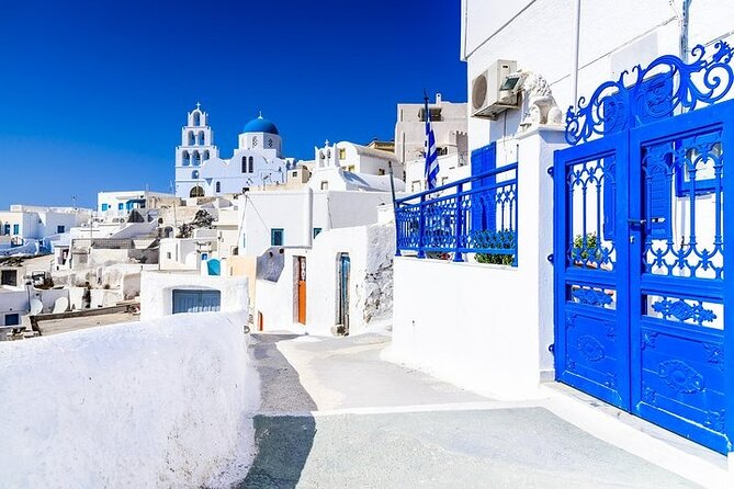 Private Santorini 4-Hours Tour : Oia, Megalochori & wine tasting - Oia: 1 hour of caldera views, white alleys, and photo freedom