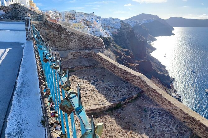 Private Santorini Highlights Tour – Scenic Views & Local Insight - Key things you’ll notice on this Santorini highlights day