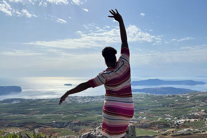 Private tour experience in Santorini island - Oia Main Street: The Windmill Moment and Sunset Expectations