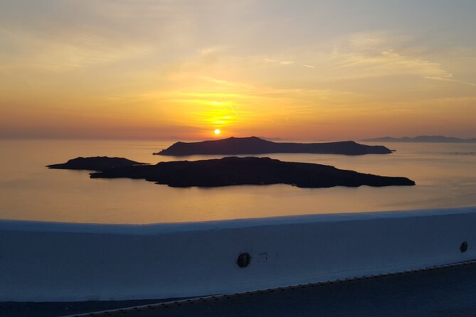Private Transfer from-to Santorini airport to-from anywhere in Santorini Island - Flat-fee value: what you’re really paying for