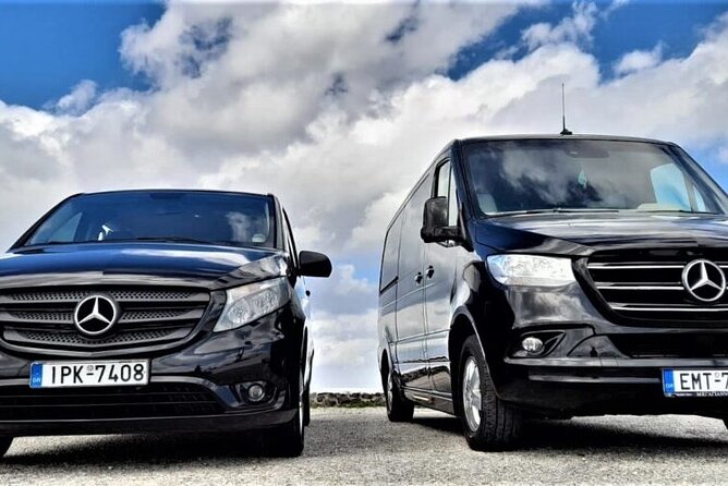 Private Transportation from Airport to Oia - Handling delayed flights and night arrivals without stress