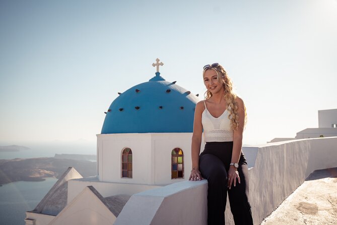 Private Walking Tour in Santorini with Personal Photographer - Bobby’s style: why you get photos that feel intentional