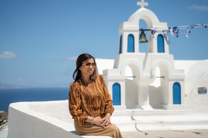 Private Walking Tour in Santorini with Personal Photographer - Photo count and timing: what 40–50 shots really means