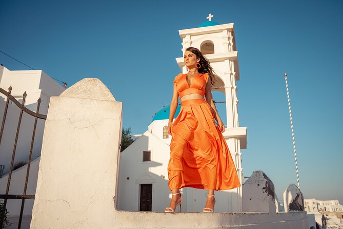 Private Walking Tour in Santorini with Personal Photographer - The walk itself: how you’ll move between photogenic moments