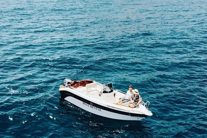 Rent a Boat in Santorini without a License - Fuel, Deposits, and the Stuff That Can Catch You Off Guard