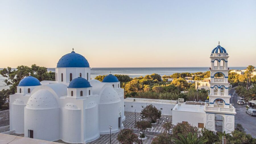Santorini 2-Day Combo: Volcano Boat Cruise & Island Bus Tour - Guides and group pace: what makes it feel smooth